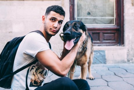 köpek ve sahibinin fotoğrafı