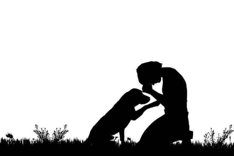 yas tutan insan ve köpek