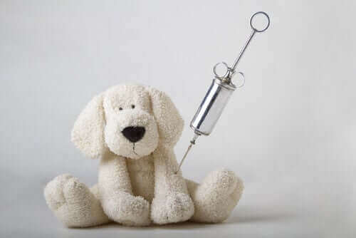 aşı olan oyuncak