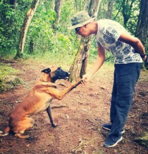 Patisini uzatmış Bones